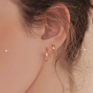 Huggie hoops in SILVER